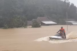 Vào rốn lũ cứu người