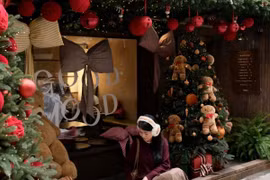 Những góc sống ảo Giáng sinh 2025 gây sốt ở Hà Nội, TP.HCM