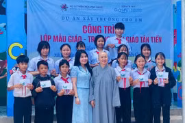 Gia Lai: Bàn giao dự án xây dựng trường cho em tại xã Ia Lâu