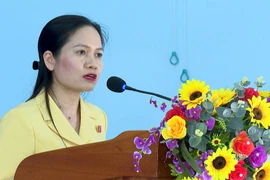 Phó Trưởng đoàn chuyên trách đoàn ĐBQH tỉnh Siu Hương trả lời kiến nghị cử tri.