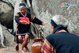 Hòa mình vào không gian linh thiêng của lễ hội cầu mưa Yang Pơtao Apui