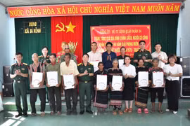 Quân đoàn 34 thăm và tặng quà gia đình chính sách