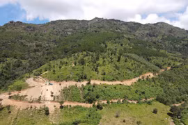 Sườn núi Chư Nâm bị san ủi, làm đường trái phép. Ảnh: N.T