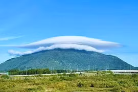 Ngắm mây đĩa bay khổng lồ vắt ngang 'nóc nhà' Đồng Nai