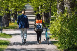 Một nước châu Âu cho phép sinh viên đang ở đâu có thể thi ở đó