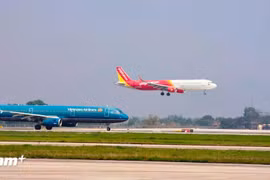 Mở cửa trở lại 4 cảng hàng không tại miền Trung sau khi tránh bão số 6