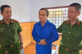 Bám theo chiếc xe vừa rời ngân hàng để đập vỡ kính, lấy đi 630 triệu đồng