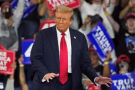 Cựu Tổng thống Mỹ Donald Trump ngày 18-10 bác bỏ thông tin cho rằng ông buộc phải hủy bỏ một số sự kiện vì kiệt sức.