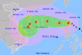 Bão Trà Mi mạnh lên trên Biển Đông, hướng vào Đà Nẵng