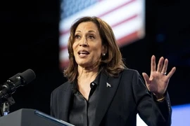 Bà Kamala Harris: Cú đảo ngược vận mệnh và 'khách hàng' duy nhất!