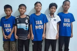 Quảng Bình: 5 học sinh dũng cảm lao xuống dòng nước chảy xiết cứu sống 2 em nhỏ