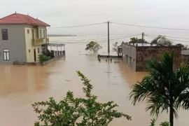 Quảng Bình: Hơn 15 nghìn ngôi nhà ngập lụt, nhiều tuyến đường bị tắc
