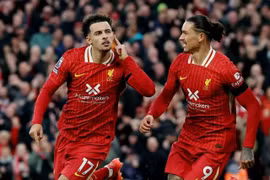 Liverpool quật ngã Chelsea, lấy lại ngôi đầu Ngoại hạng Anh