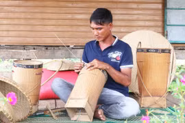 Thanh niên góp sức giữ gìn nghề đan lát truyền thống