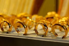 Giá vàng nhẫn 'lao dốc' về mốc 82 triệu đồng/lượng trong sáng 15-11