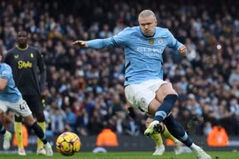 Haaland 'tặng quà' Everton, Man City lún sâu vào nỗi thất vọng