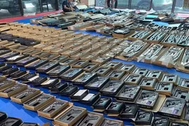 Triệt phá đường dây mua bán vũ khí 'nóng' xuyên quốc gia, thu giữ hơn 500 khẩu súng