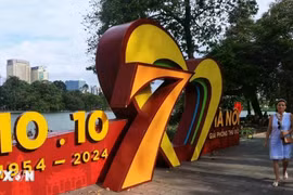 Thủ đô Hà Nội ngập nắng Thu trong ngày kỷ niệm 70 năm giải phóng