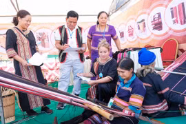 Biến sản phẩm văn hóa thành quà tặng du lịch