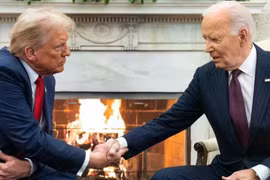 Tổng thống Mỹ Joe Biden bàn giao quyền lực cho Tổng thống đắc cử Donald Trump