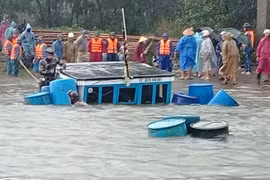 Sau vụ chìm phà chở 14 người: Chủ tịch UBND tỉnh Quảng Nam chỉ đạo 'nóng'