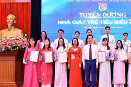 Trao giải thưởng cho 17 Nhà giáo trẻ tiêu biểu Khối các cơ quan T.Ư