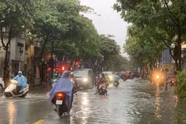 Chiều tối nay, nguy cơ mưa cục bộ cường suất lớn tại nhiều khu vực