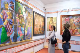 Thế giới sắc màu độc đáo trong tranh Mai Quý Ngọc