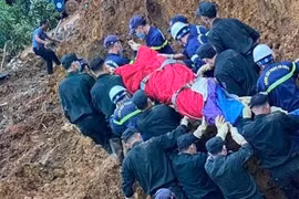 Vụ sạt lở đất vùi lấp nhiều nhà và xe ôtô: Phát hiện thêm 1 thi thể