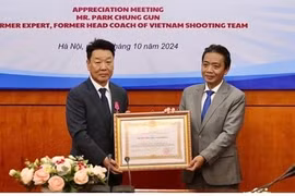 Chuyên gia Park Chung-gun nhận Huân chương Lao động hạng ba trong lễ tri ân đặc biệt