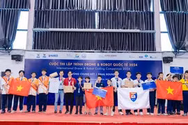 Đoàn học sinh TP HCM thắng lớn tại cuộc thi lập trình Drone và Robot quốc tế 2024