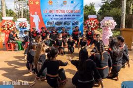 Lễ cúng mừng lúa mới ở Ea Hồ