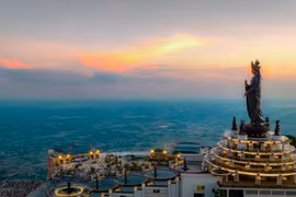 Vì sao núi Bà Đen, Tây Ninh được chọn là điểm đến của 1.000 đại biểu trong đại lễ Vesak 2025?