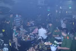 Gần 100 cảnh sát đột kích cơ sở kinh doanh quán bar, vũ trường trá hình ở Biên Hòa