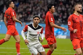 Marmoush tỏa sáng khiến Bayern Munich không thắng 3 trận liên tiếp