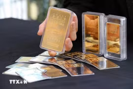 Giá vàng tiếp tục tăng nhẹ, hướng tới mức cao kỷ lục mới
