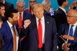 Ông Trump nhận dự báo 'chắc thắng', bà Harris chuẩn bị đối phó