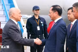 Quốc vương Campuchia đến Hà Nội, bắt đầu thăm cấp Nhà nước tới Việt Nam