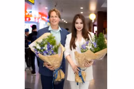 Trương Ngọc Ánh rạng rỡ đón Chủ tịch BGK hạng mục Phim dài của HANIFF VII