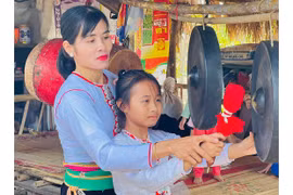 Người Mường ở xã Ia Lâu “giữ lửa” cồng chiêng