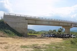 Đắk Lắk: Nhiều cây cầu chờ... đường, gây lãng phí