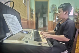 Học nhạc cụ: Niềm vui ngày hè của học sinh Gia Lai