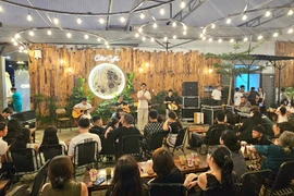 Giới trẻ hòa mình trong “Acoustic Concert” của Du ca Phố núi