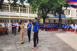 Tuyên truyền pháp luật cho học sinh.