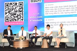 Các chuyên gia giải đáp thắc mắc về điều trị, dự phòng sốt xuất huyết.