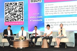Các chuyên gia giải đáp thắc mắc về điều trị, dự phòng sốt xuất huyết.