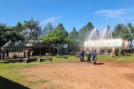 Thực tập phương án chữa cháy, cứu nạn, cứu hộ kết hợp xử lý tình huống rò rỉ khí gas tại tại Công ty TNHH Minh Chánh T.B.