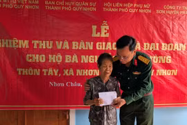 Bà Nguyễn Thị Hường (ở xã Nhơn Châu) được hỗ trợ xây nhà mới.