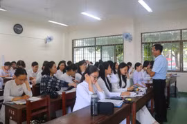 Tiếp nhận học sinh từ Trường THPT chuyên Hùng Vương về học tập tại Trường THPT chuyên Lê Quý Đôn