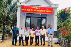 Trao Nhà đồng đội cho công nhân có hoàn cảnh khó khăn ở phường Hoài Nhơn